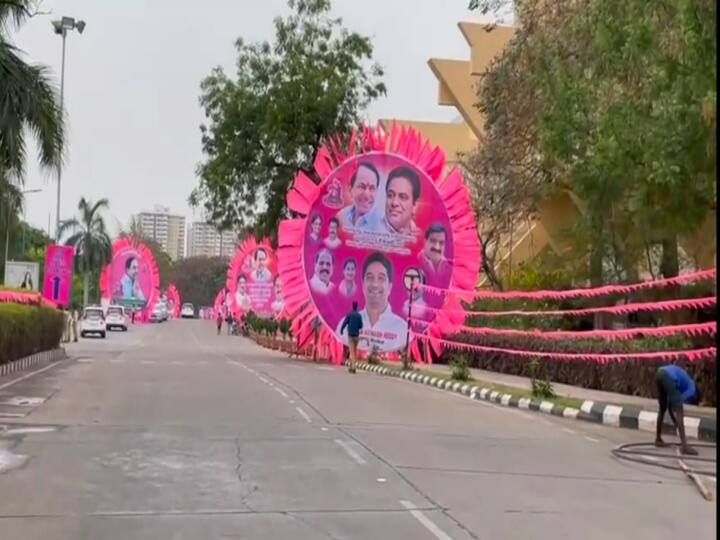 TRS Plenary Hyderabad City Turns Pink Ahead Of TRS Plenary 2022 TRS Plenary 2022 : టీఆర్ఎస్ 21 ఏళ్ల పండుగకు సర్వం సిద్ధం , గులబీమయమైన భాగ్యనగరం