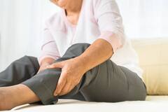 Leg Cramps: पैरों में ऐंठन होने पर अपनाएं ये घरेलू उपाय, कुछ ही समय में दूर हो जाएगी समस्या