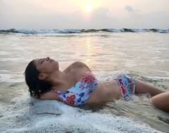 IN PICS: गर्मियों में कुछ इस तरह खुद को Cool रख रही हैं कविता कौशिक, बिकिनी में शेयर की तस्वीरें