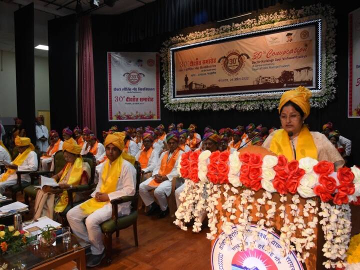 इन वर्षों में कला, साहित्य, ज्ञान और राजनीति से लेकर अर्थशास्त्र, दर्शन और शासन के क्षेत्र में मानवता को जितना भी ज्ञान प्राप्त हुआ है. जितने भी दर्शन और सिद्धांत मिले हैं वह सभी प्रायः विश्वविद्यालय से ही सम्बद्ध रहे हैं. इसीलिये भारत सरकार शिक्षा के माध्यम से समाज में एक सकारात्मक परिवर्तन लाने हेतु राष्ट्रीय शिक्षा नीति 2020 की कार्ययोजना पर गंभीरता से काम कर रही है.