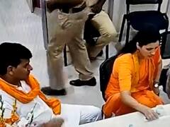 नवनीत राणा के दावों को मुंबई पुलिस कमिश्नर ने वीडियो शेयर कर किया खारिज, थाने में चाय पीती दिखीं सांसद