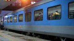 Indian Railway: পড়ে থেকে নষ্ট চাদর-বালিশ, নতুন করে কিনতে গিয়ে ভাঁড়ারে টান রেলের।Bangla News