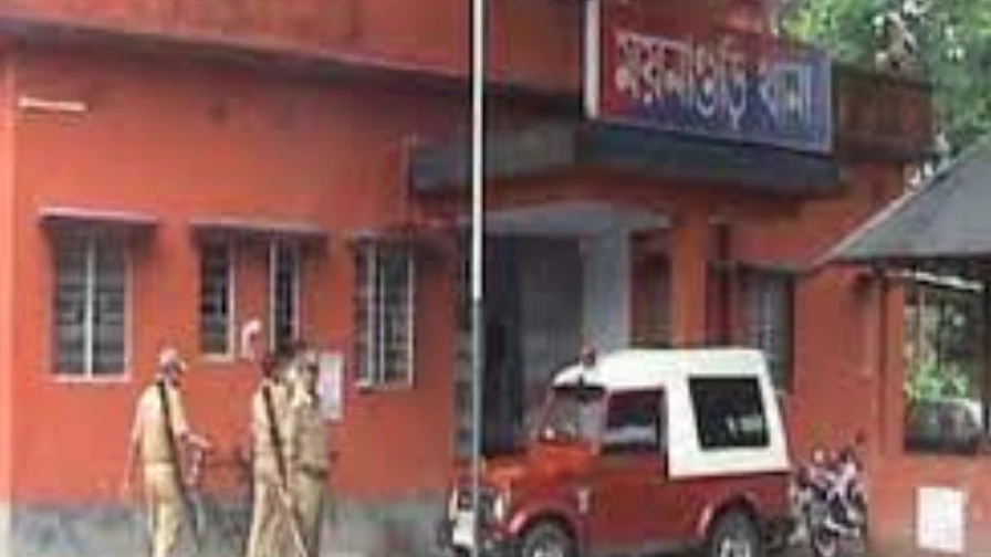 Jalpaiguri: ময়নাগুড়িতে বিশেষভাবে সক্ষম নাবালিকার শ্লীলতাহানির অভিযোগ উঠল প্রতিবেশীর বিরুদ্ধে। Bangla News