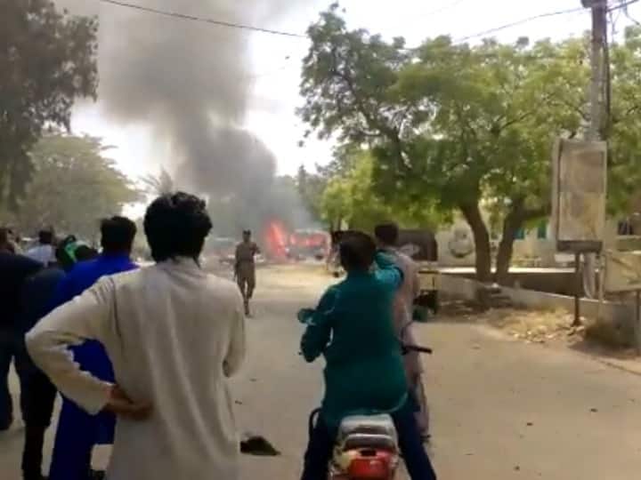 Pakistan Blast in Karachi University killed at least 4 People Pakistan Blast: कराची यूनिवर्सिटी परिसर में धमाका, 3 चीनी नागरिकों समेत 4 की मौत