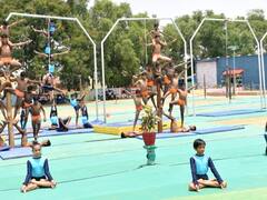 Narayanpur News: मलखंब प्रतियोगिता के विजेता छात्रों से मिले केंद्रीय मंत्री महेन्द्र नाथ पाण्डेय, बढ़ाया हौसला