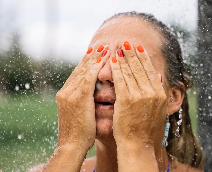 Ice Cold Shower: ਕਦੀ-ਕਦੀ ਪਾਣੀ 'ਚ ਬਰਫ਼ ਪਾ ਕੇ ਨਹਾਉਣ ਨਾਲ ਮਿਲਦੇ ਇਹ 5 ਫਾਇਦੇ, ਤੁਸੀਂ ਜਾਣ ਲਵੋ