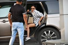 Alia Bhatt Spotted: फैंस को नहीं भा रहा शादीशुदा आलिया का कैजुअल लुक, नेटिजेंस दे रहे हैं एक्ट्रेस को सिन्दूर लगाने की हिदायत