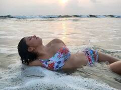 ਗਰਮੀਆਂ 'ਚ ਕੁੱਝ ਇਸ ਤਰ੍ਹਾਂ ਖੁਦ ਨੂੰ Cool ਰੱਖ ਰਹੀ ਹੈ ਕਵਿਤਾ ਕੌਸ਼ਿਕ,  ਬਿਕਨੀ 'ਚ ਸ਼ੇਅਰ ਕੀਤੀਆਂ ਤਸਵੀਰਾਂ