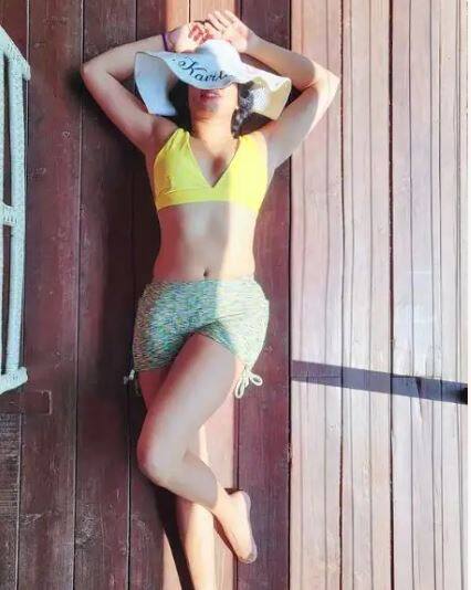 ਕਵਿਤਾ ਕੌਸ਼ਿਕ ਅਕਸਰ ਸੋਸ਼ਲ ਮੀਡੀਆ 'ਤੇ ਆਪਣੀਆਂ ਪੋਸਟਾਂ ਰਾਹੀਂ ਫ਼ੈਨਜ ਦਾ ਦਿਲ ਚੁਰਾਉਂਦੀ ਹੈ।