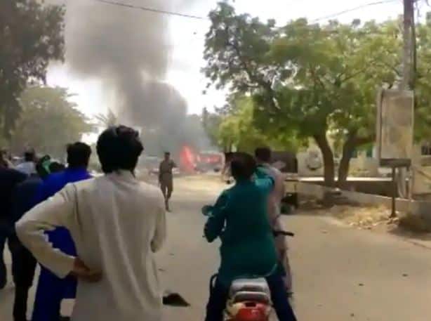 pakistan blast in karachi university killed at least 4 people  Pakistan Blast:  કરાચી યુનિવર્સિટી કેમ્પસમાં બ્લાસ્ટ,  3 ચીની નાગરિકો સહિત 4ના મોત 