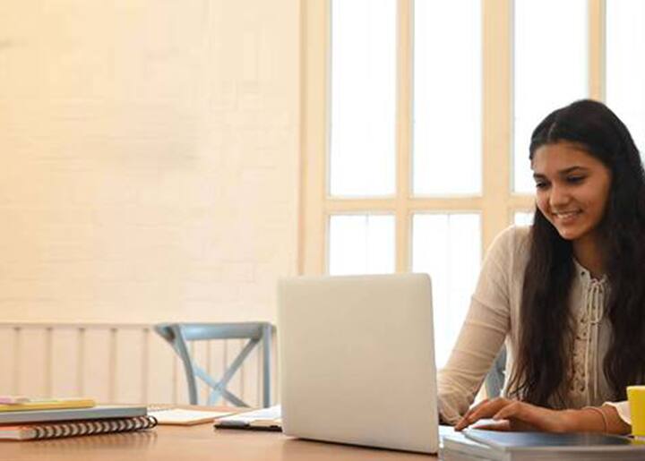 Existing Bajaj Fin serve customers can avail pre-approved personal loans up to Rs 10 lakh. ఇప్పటికే ఉన్న బజాజ్ ఫిన్‌సర్వ్ కస్టమర్స్ రూ.10 లక్షలు వరకు ప్రీ-అప్రూవ్డ్ పర్శనల్ లోన్స్ పొందుతారు