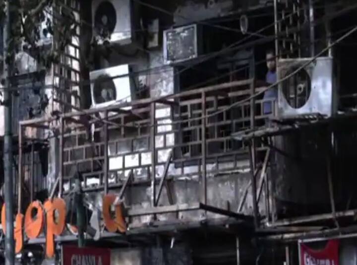 ਦੱਖਣ ਪੂਰਬੀ ਦਿੱਲੀ ਦੇ ਲਾਜਪਤ ਨਗਰ ਬਾਜ਼ਾਰ 'ਚ ਮੰਗਲਵਾਰ ਦੁਪਹਿਰ ਨੂੰ ਇਕ ਦੁਕਾਨ 'ਚ ਅੱਗ ਲੱਗ ਗਈ। ਘਟਨਾ ਵਿੱਚ ਕਿਸੇ ਜਾਨੀ ਨੁਕਸਾਨ ਦੀ ਕੋਈ ਰਿਪੋਰਟ ਨਹੀਂ ਹੈ।