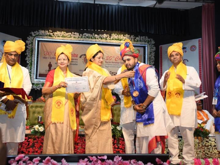 दीक्षांत समारोह में शामिल सभी 11 अध्ययनशालाओं के यूजी, पीजी और पी-एचडी के विद्यार्थियों को उपाधि प्रदान की गई. इसके अतिरिक्त पंजीकृत विद्यार्थियों को उनकी अनुपस्थिति में भी डिग्री प्रदान की गई.