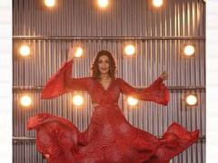 PHOTO: सोनालीचा नवा लूक; लाल रंगाच्या ड्रेसमधील फोटो व्हायरल!