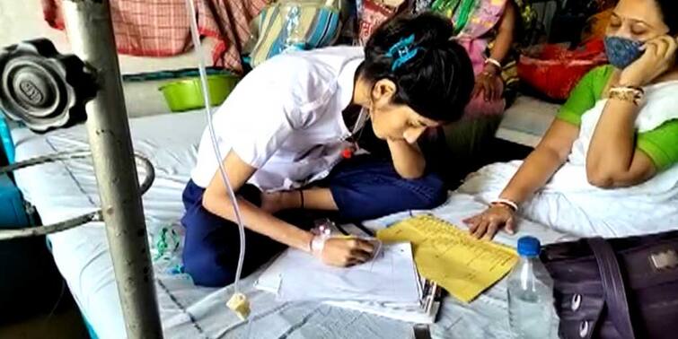 Purba Medinipur Tamluk amid heatwave higher secondary student falls sick writes exam paper from hospital Purba Medinipur News: তীব্র দাবদাহে পরীক্ষার হলেই অসুস্থ  উচ্চমাধ্যমিক পরীক্ষার্থী, হাসপাতালে বসে লিখতে হল উত্তরপত্র