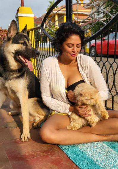 कविता कौशिक अक्सर सोशल मीडिया पर अपनी पोस्ट्स के जरिए फैंस का दिल चुराती रहती हैं.