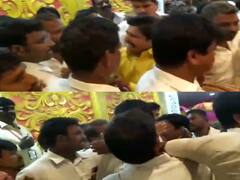 சென்னை புறநகர் அதிமுக மாவட்ட செயலாளர் பதவிக்கு கடும் போட்டி - முன்னாள் அமைச்சர்கள் முன்னிலையில் தள்ளுமுள்ளு