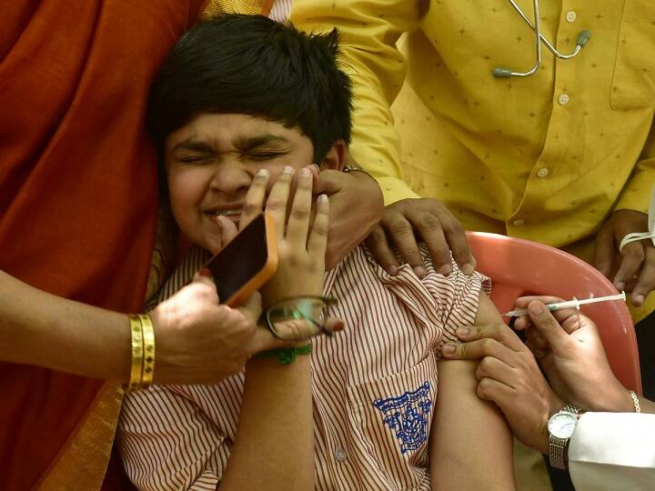 Coronavirus Vaccine for Children: 6-12 வயது சிறுவர்களுக்கு கோவேக்சின் செலுத்த அனுமதி! Covid 19 Vaccine for Children in India DCGI grants Corbevax, ZycovD, Covaxin For Different Children Age Groups Coronavirus Vaccine for Children: 6-12 வயது சிறுவர்களுக்கு கோவேக்சின் செலுத்த அனுமதி!