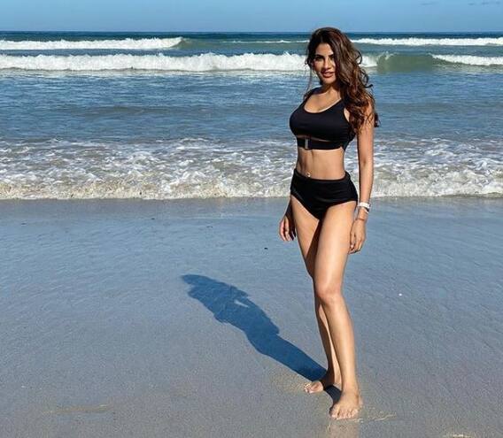 Nikki Tamboli's glamorous outfit in bikini, see the most stunning pictures