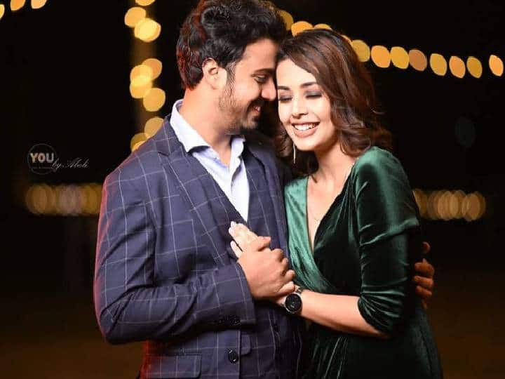 अभिनेत्री शिवानी रांगोळे लवकरच अभिनेता विराजस कुलकर्णीसोबत लग्नबंधनात अडकणार आहे.