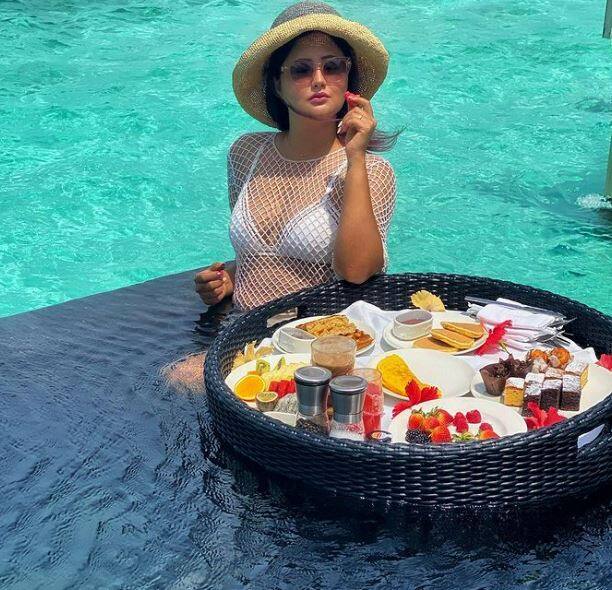 રશ્મિની બિકિની તસવીરો વાયરલ થઈ રહી છે. ખૂબ જ શાનદાર અંદાજ જોવા મળ્યો છે.  ચાહકો પણ રશ્મિના આ અંદાજને પસંદ કરી રહ્યા છે.