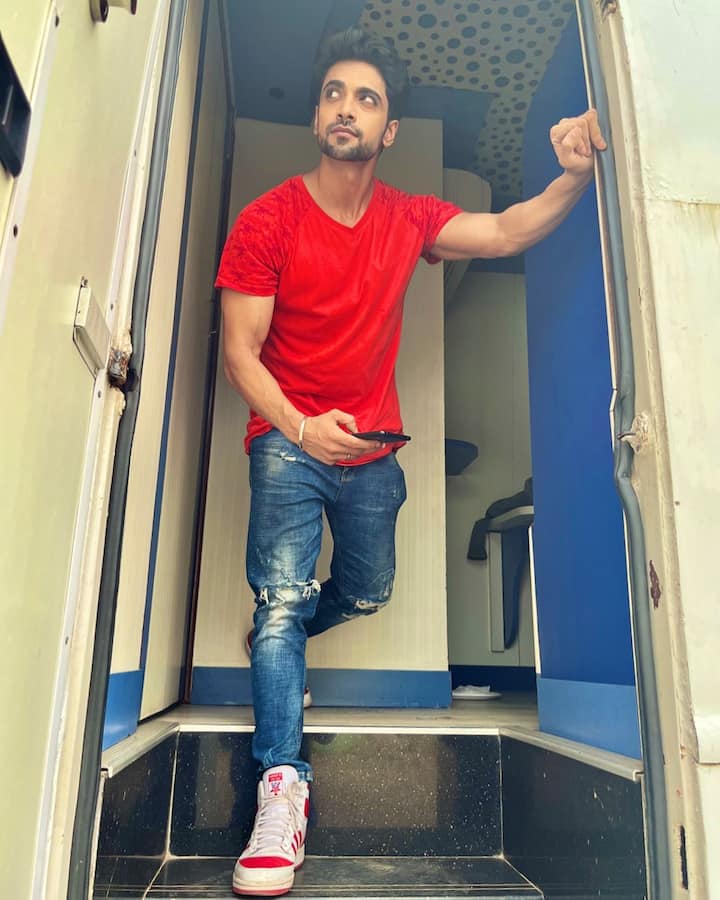 लोकप्रिय शो ‘थपकी प्यार की’ के दूसरे सीजन में नजर आए एक्टर आनंद आहूजा ने हाल ही में हुए एक इंटरव्यू के दौरान अपने करियर से जुड़ी की चीजों पर बातचीत की. इस दौरान उन्होंने शो लॉक अप को लेकर कहा कि वह कभी इस तरह के शो का हिस्सा नहीं बनेंगे.