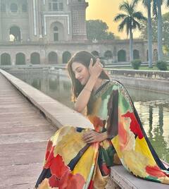 Nusrat Jahan Photos : ट्रांसपेरेंट साड़ी पहन इस तरह शरमाईं नुसरत जहां, फैंस बोले- 'Divine Beauty'