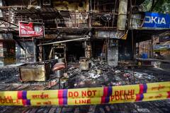 Delhi Fire Breaks: दिल्ली के लाजपत नगर इलाके में लगी आग, दुकानों का हुआ बुरा हाल, देखें तस्वीरें