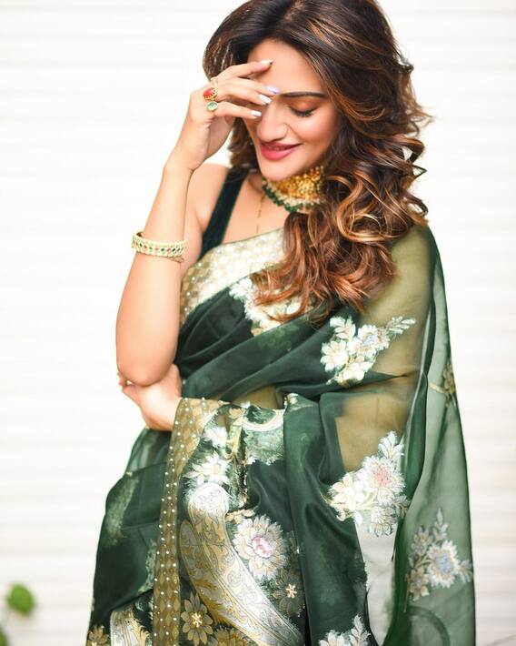 Discussion of pictures of Trinamool Congress MP and Bengali actress Nusrat Jahan!