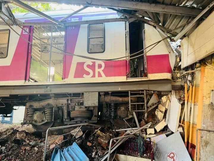 Egmore Railway Police First investigation report chennai beach electric train looses control and accident பிரேக் பதிலாக ஆக்சிலேட்டரை அழுத்திய ஓட்டுநர்... தடம் புரண்ட ரயில்... தடயத்தை கண்டறிந்த போலீஸ்!