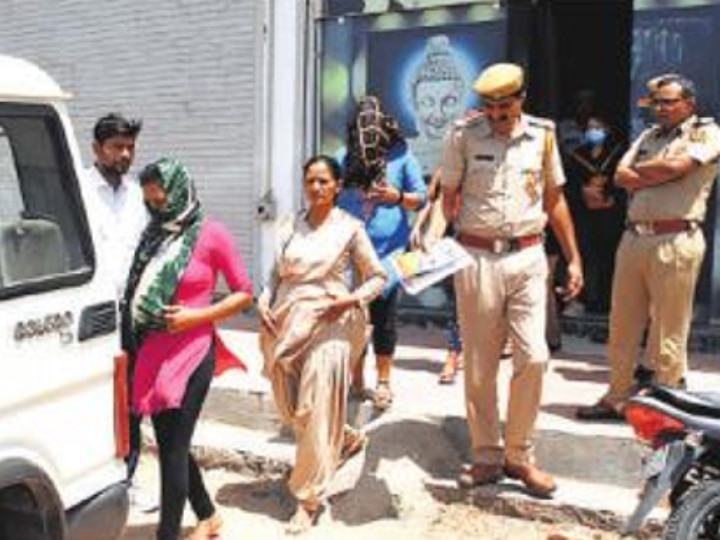 Rajasthan Crime News: स्‍पा मसाज के नाम पर चल रहा था जिस्‍म का धंधा, 11 लड़कियों सहित 19 गिरफ्तार