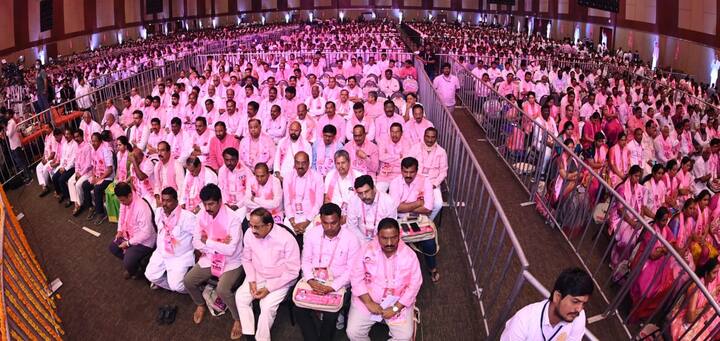 దళితబంధు పథకాన్ని దేశవ్యాప్తంగా కేంద్రం అమలు చేయాలని డిమాండ్ చేస్తూ తీర్మానం చేసింది