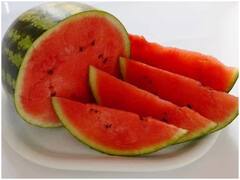 Summer Health Tips: शरीर को ठंडक देने के लिए इन फूड्स का करें सेवन, रहेंगे फिट