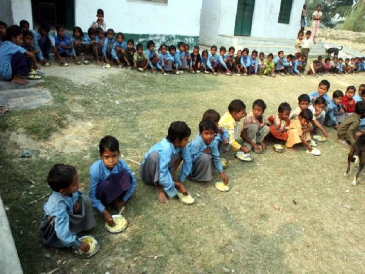 UP Official Asked To Serve Mid-Day Meals as Symbolic Punishment For Delay In Responding To RTI 'Symbolic Punishment': UP Official Asked To Serve Mid-Day Meals For Delay In Responding To RTI
