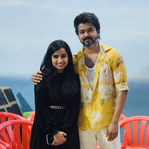 நடிகர் விஜய்யுடன் சிவாங்கி