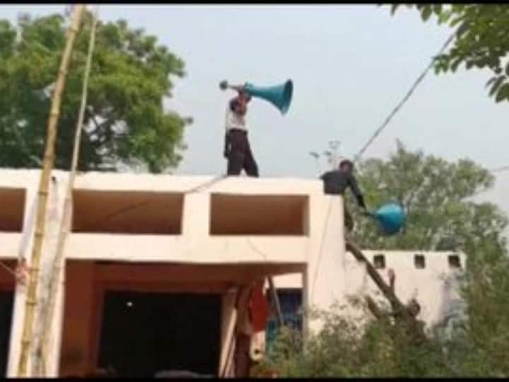 Uttar pradesh 4258 loudspeakers removed from many religious places including temple mosque ANN UP: मंदिर-मस्जिद समेत कई धार्मिक स्थलों से 4258 लाउडस्पीकर हटाए गए, हजारों की आवाज कराई गई धीमी