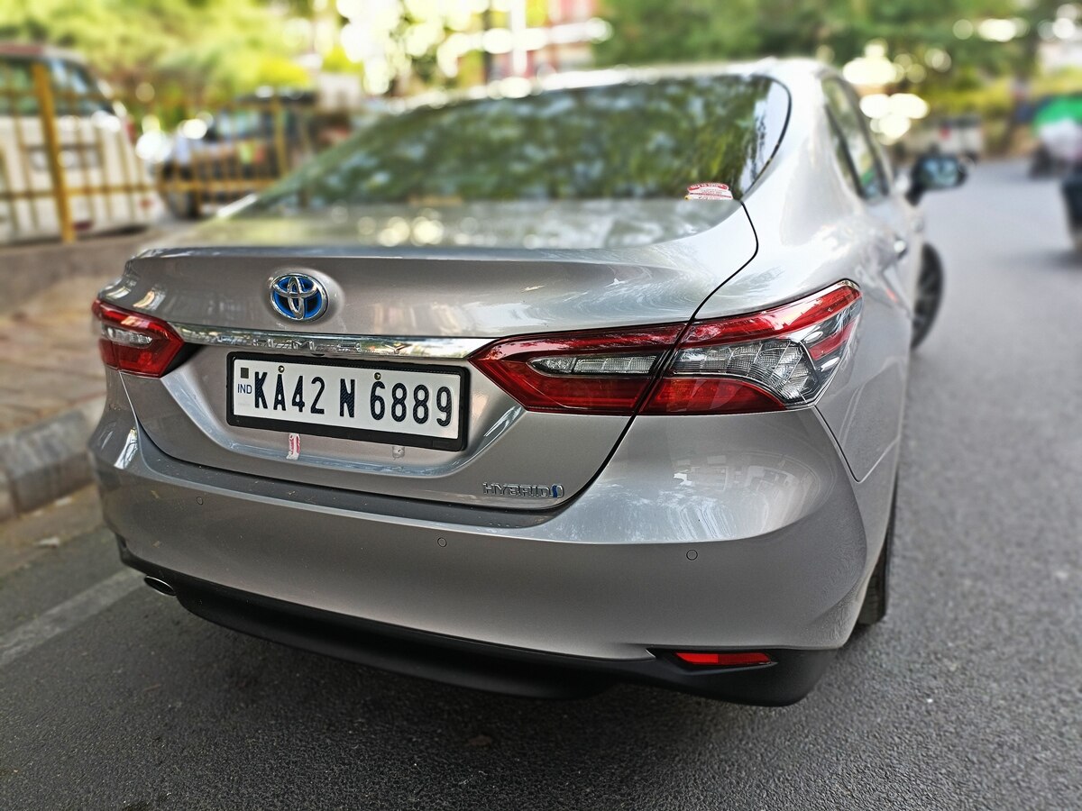 Toyota Camry Hybrid facelift: சார்ஜ் போட வேண்டாம்.. ஸ்மூத் ட்ரைவிங்.. Toyota Camry Hybrid காரின் சிறப்பம்சங்கள்..!