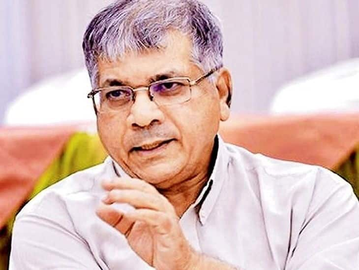 Prakash Ambedkar On Maharashtra Maha Vikas Aghadi Seat Sharing Sanjay Raut Congress Navneet Rana 2607