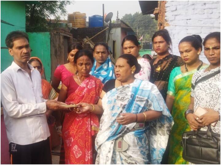 In Jharkhand Wonderful example of humanitarian initiative of eunuchs, helped 50000 to the victim's family ANN Jharkhand News: किन्नर समाज ने पेश की मिसाल, अगलगी की घटना से पीड़ित परिवार को दी 50 हजार रुपये की मदद
