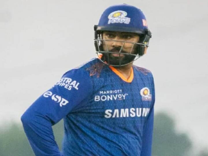 Rohit Sharma may leave Captaincy of Mumbai Indians after this season bumrah suryajkumar pollard can take his place Rohit Sharma Captaincy : रोहित कर्णधारपदाचा राजीनामा देणार का? 'या' खेळाडूंकडे दिली जाऊ शकते जबाबदारी