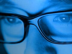 Blue light Cutter: लैपटॉप, स्मार्टफोन या टीवी देखते समय आंखों को कैसे रख सकते हैं सुरक्षित, जानिए क्या है फ्री का तरीका