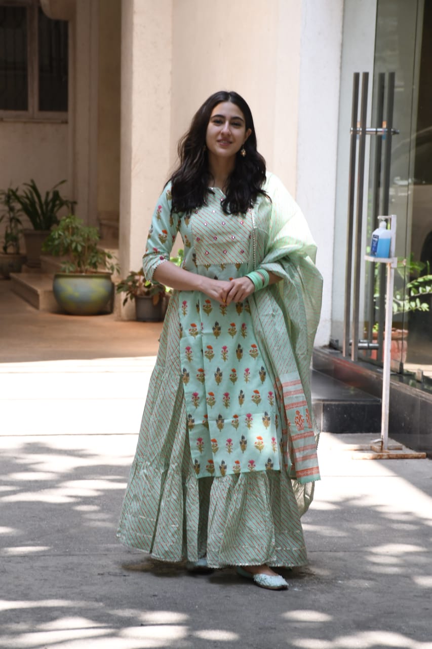 Sara Ali Khan Spotted In Green Sharara Suit Looks Soo Beautiful, See  Pictures Here | Sara Ali Khan Photos: ग्रीन शरारा सूट पहने सिंपल लुक में भी  बला की खूबसूरत लगीं सारा