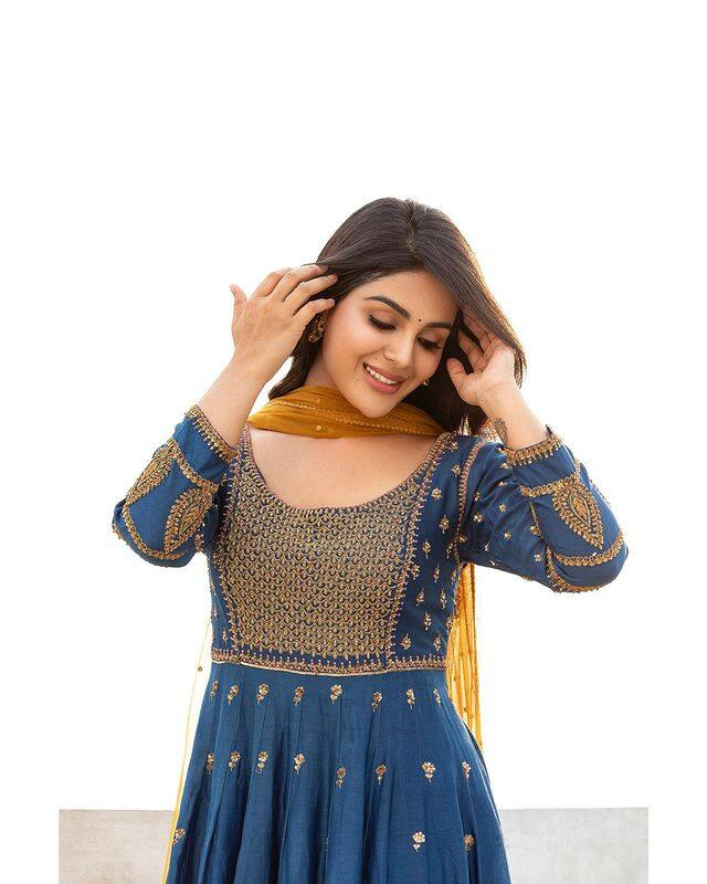 ధనుష్ హీరోగా నటిస్తోన్న 'సర్' సినిమాలో సంయుక్తను హీరోయిన్ గా తీసుకున్నారని సమాచారం. (Photo Courtesy: Samyuktha Menon Instagram)