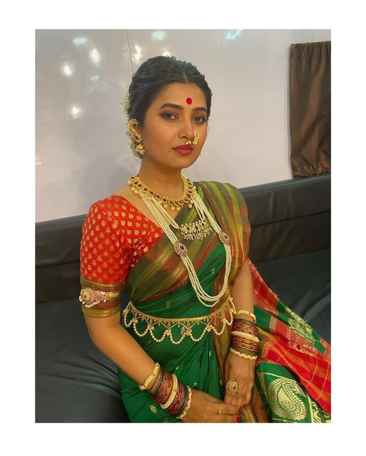 प्राजक्ताचा हा लूक प्रेक्षकांच्या खास पसंतीस उतरला आहे.(photo:prajakta_official/ig)