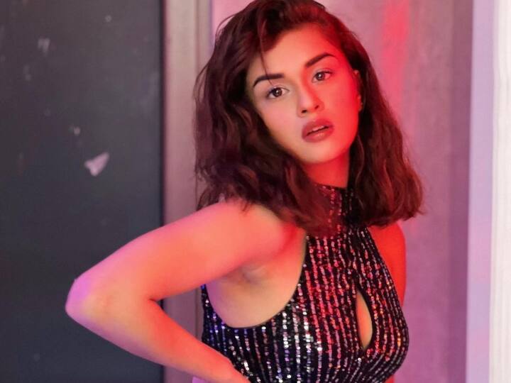 टीवी एक्ट्रेस अवनीत कौर उन अभिनेत्रियों में से हैं जिन्होंने चाइल्ड एक्टर के तौर पर अपने एक्टिंग करियर की शुरुआत की थी. आज वह टीवी जगत का जाना पहचाना चेहरा ही नहीं बल्कि इंटरनेट सेंसेशन के नाम से मशहूर हैं. आए दिन अपनी कातिलाना अदाओं को लेकर चर्चा में रहने वाली अवनीत इस समय किसी और वजह से चर्चा में हैं.