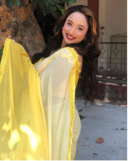 ਪੀਲੀ ਸਾੜੀ ਪਹਿਨ ਕੇ ਰਾਣੀ ਚੈਟਰਜੀ ਨੇ ਲਹਿਰਾਇਆ ਹੁਸਨ ਦਾ ਪਰਚਮ