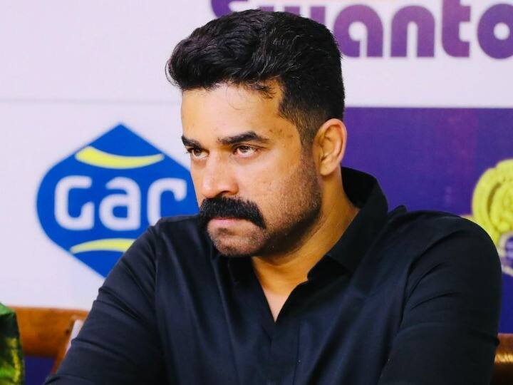 #MeToo: Actor-producer Vijay Babu names survivor on Facebook Live, claims he’s the victim … Read more at: https://www.onmanorama.com/news/kerala/2022/04/27/me-too-allegation-malayalam-actor-producer-vijay-babu-facebook-live.html