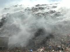 Bhalswa Fire: दिल्ली में तीन दिन बाद भी सुलग रही है भलस्‍वा लैंडफिल साइट की आग, जहरीली हवा में सांस लेना हो रहा मुश्किल