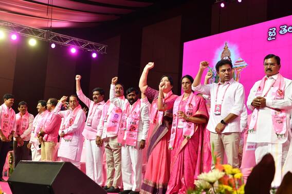 TRS Plenary Photos: గులాబీ రంగు అద్దుకున్న హైదరాబాద్‌- ప్లీనరీతో టీఆర్‌ఎస్ శ్రేణుల్లో నూతన ఉత్సాహం