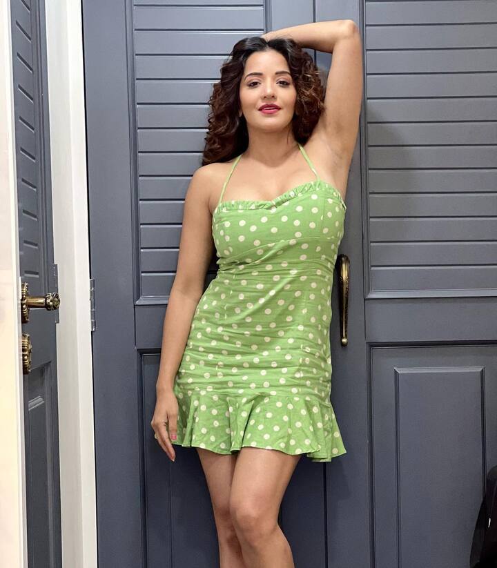 मोनालिसा ने इंस्टाग्राम पर अपनी लेटेस्ट फोटो शेयर करके इंटरनेट का पारा एक बार फिर बढ़ा दिया है.